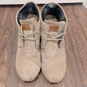 Toms wedges size 8.5